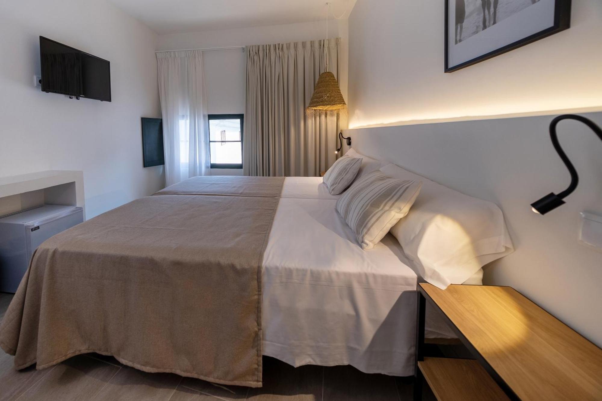 Tres Tocs Hotel Ситадела Екстериор снимка